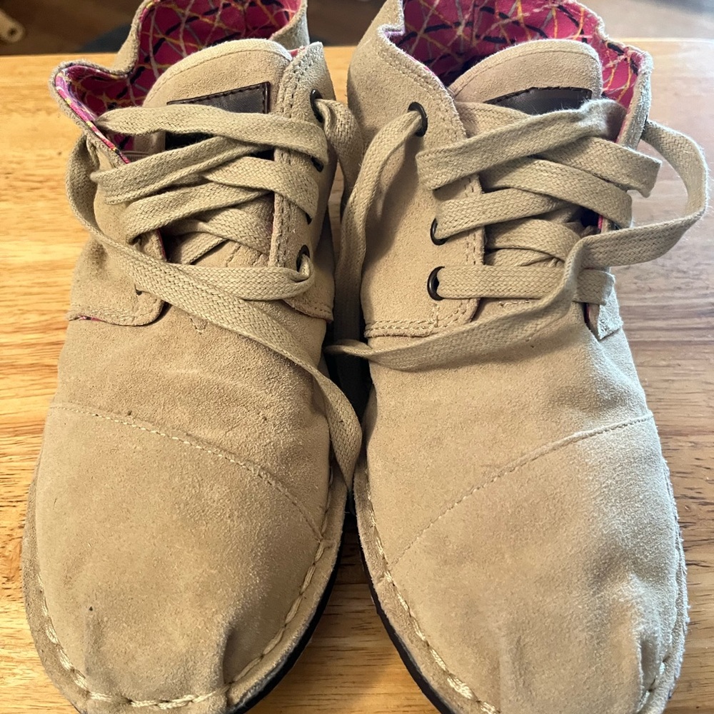 Toms tan 8.5 new without tags